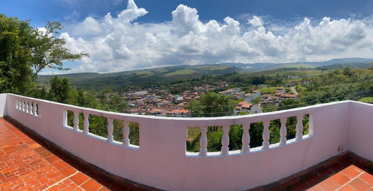 Hotel Campestre La Loma Curití Екстериор снимка