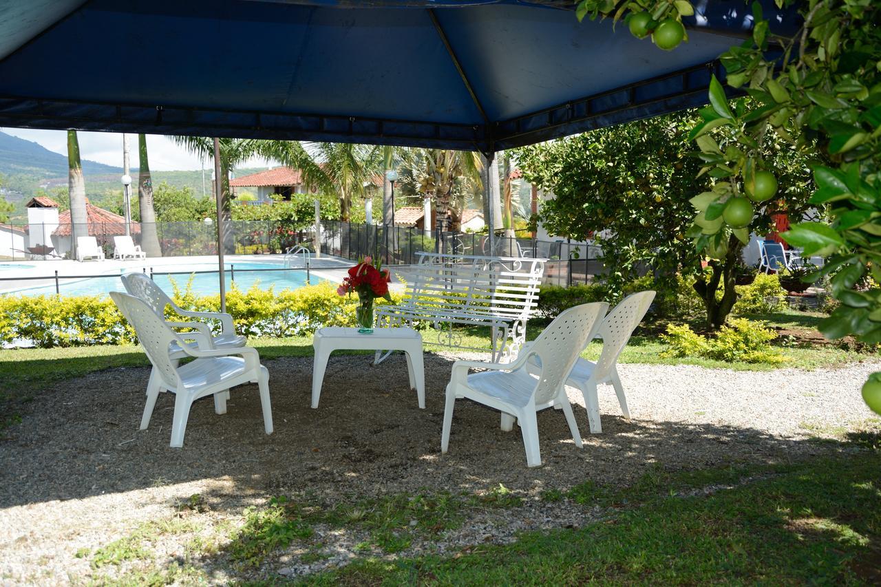 Hotel Campestre La Loma Curití Екстериор снимка